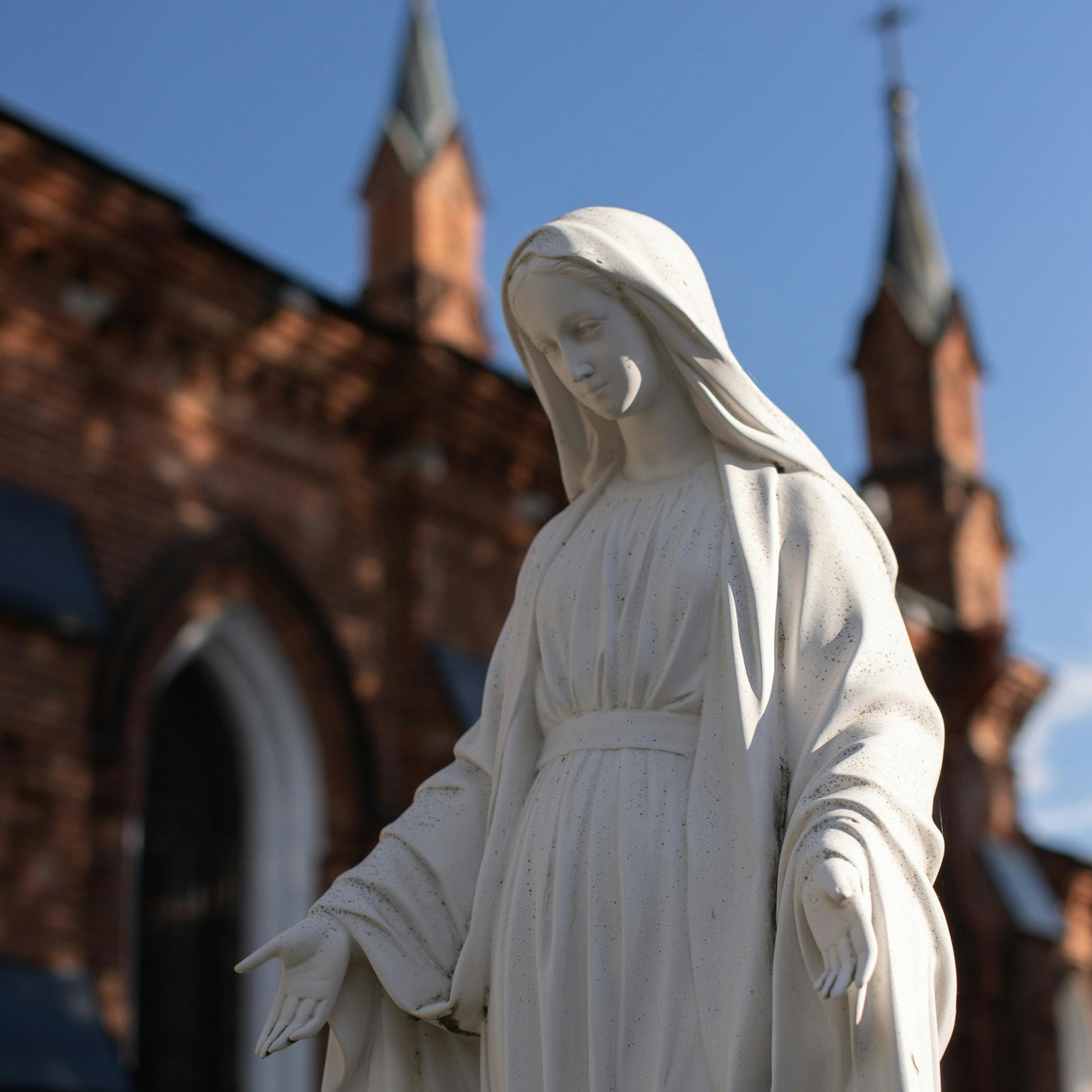 Living a Holy Life with the Miraculous Medal